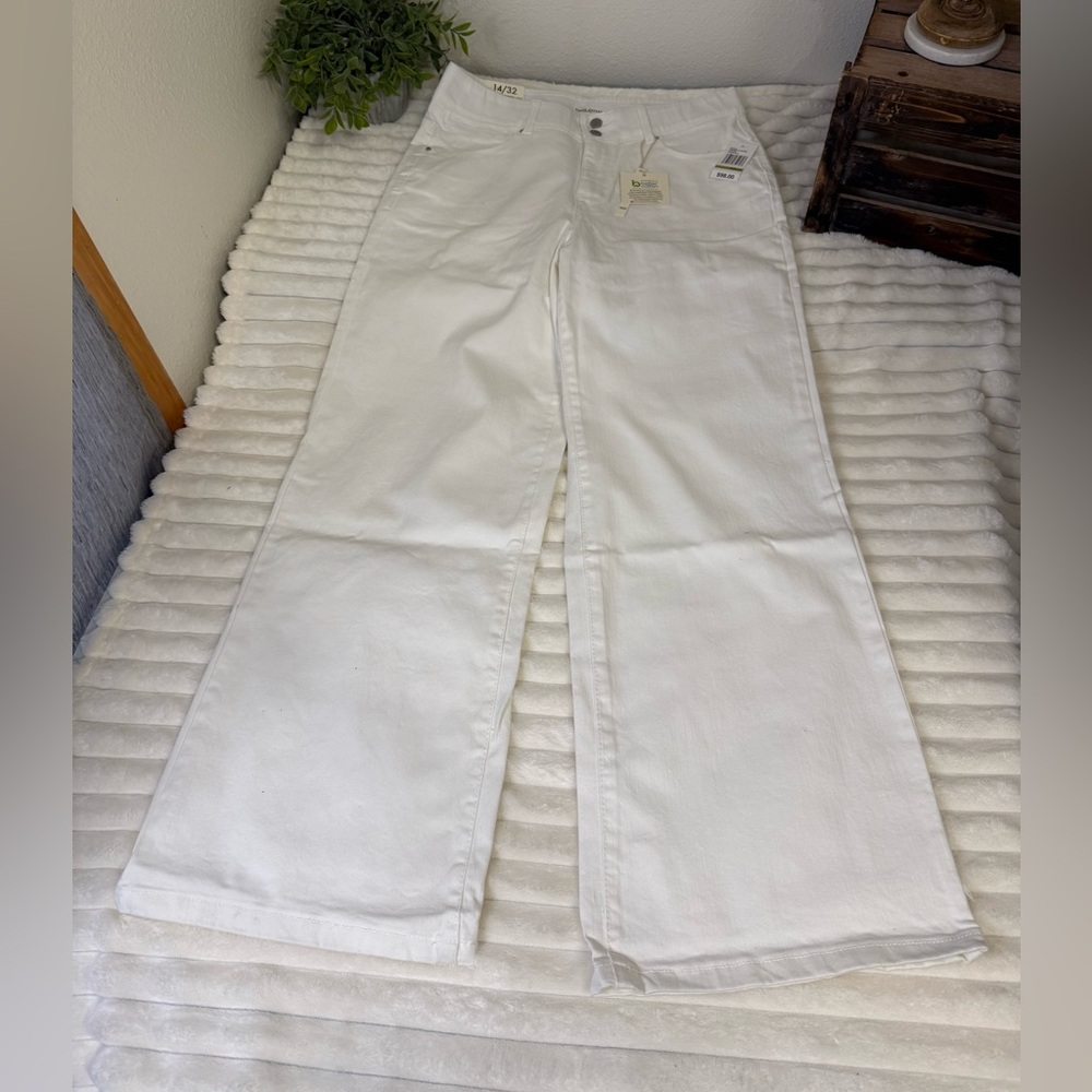 Curve Appeal White High Rise Wide leg jeans